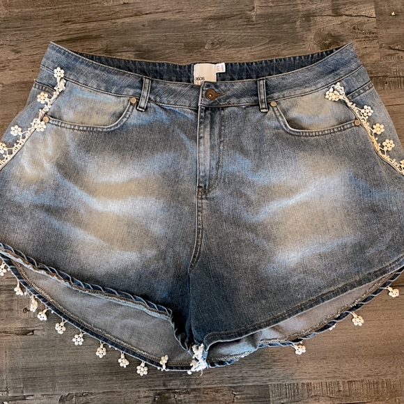 ASOS Ivory Flowered Trim Denim Shorts - Picture 1 of 4